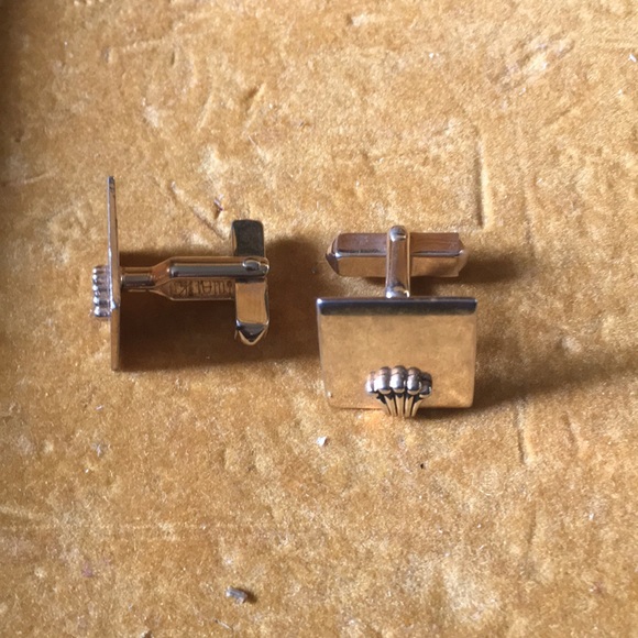 Gold plated Cuff Link with Crown - Picture 2 of 3